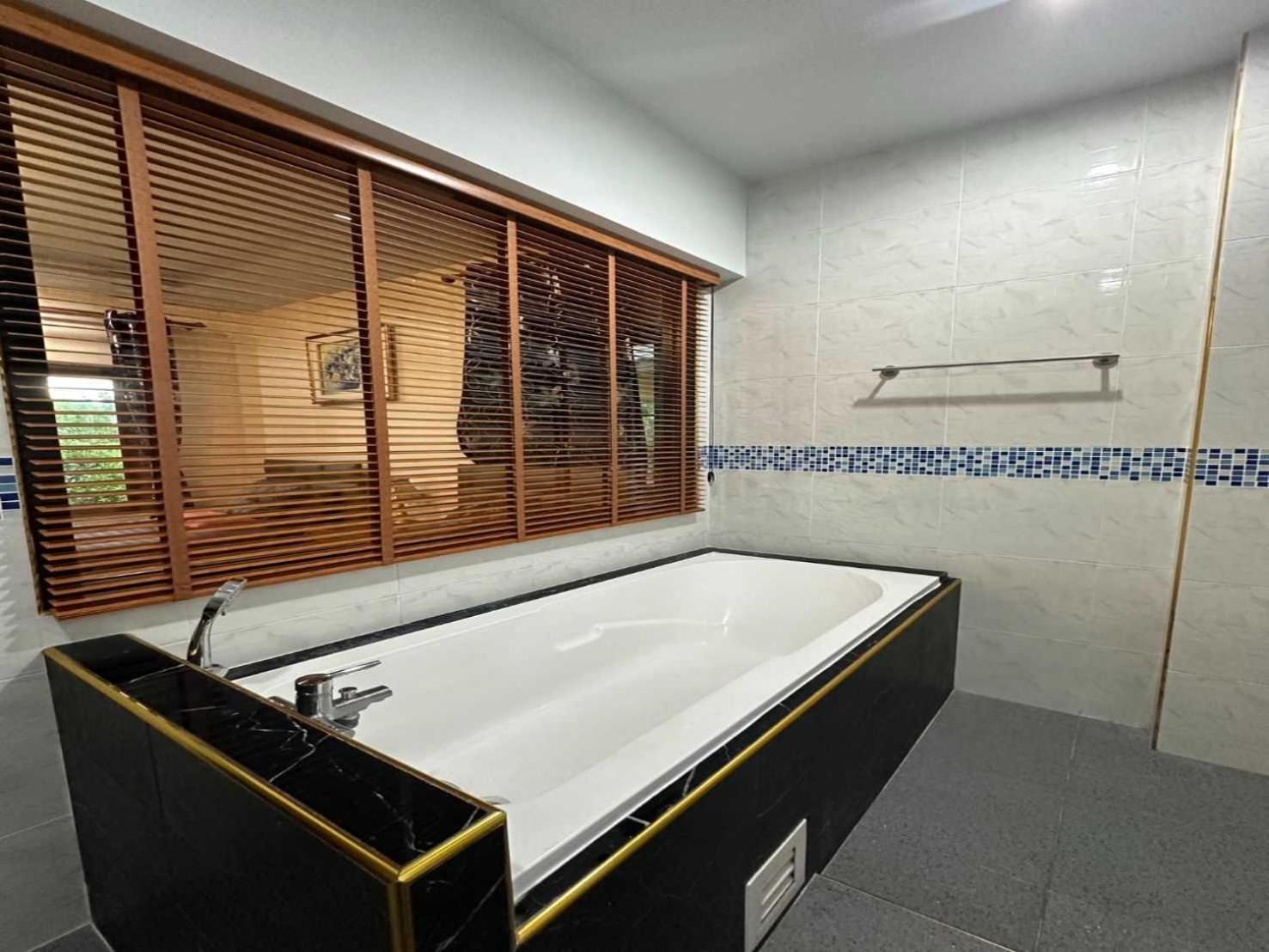 Capital O 75518 Baan Rose Resort Ao Luk المظهر الخارجي الصورة